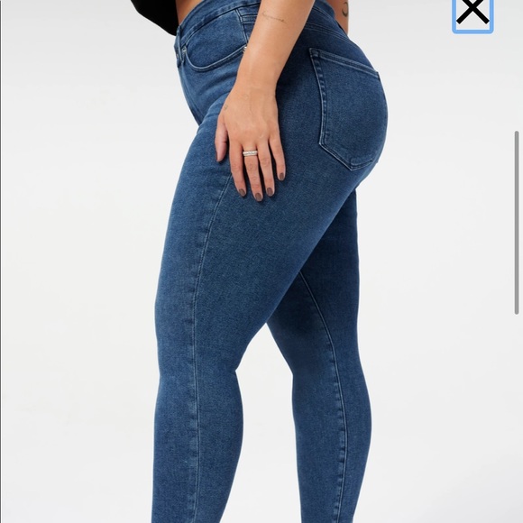 Good American Good Waist cropped Jeans Blue798. Size 16 women - Picture 2 of 7